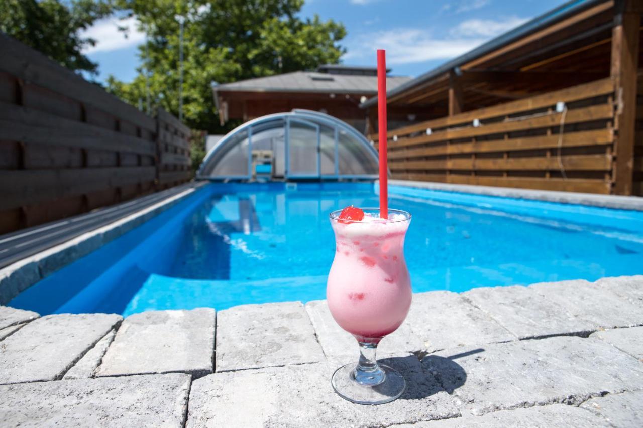 Port Etterem&Panzio Bed & Breakfast Balatonmariafurdo Exterior photo