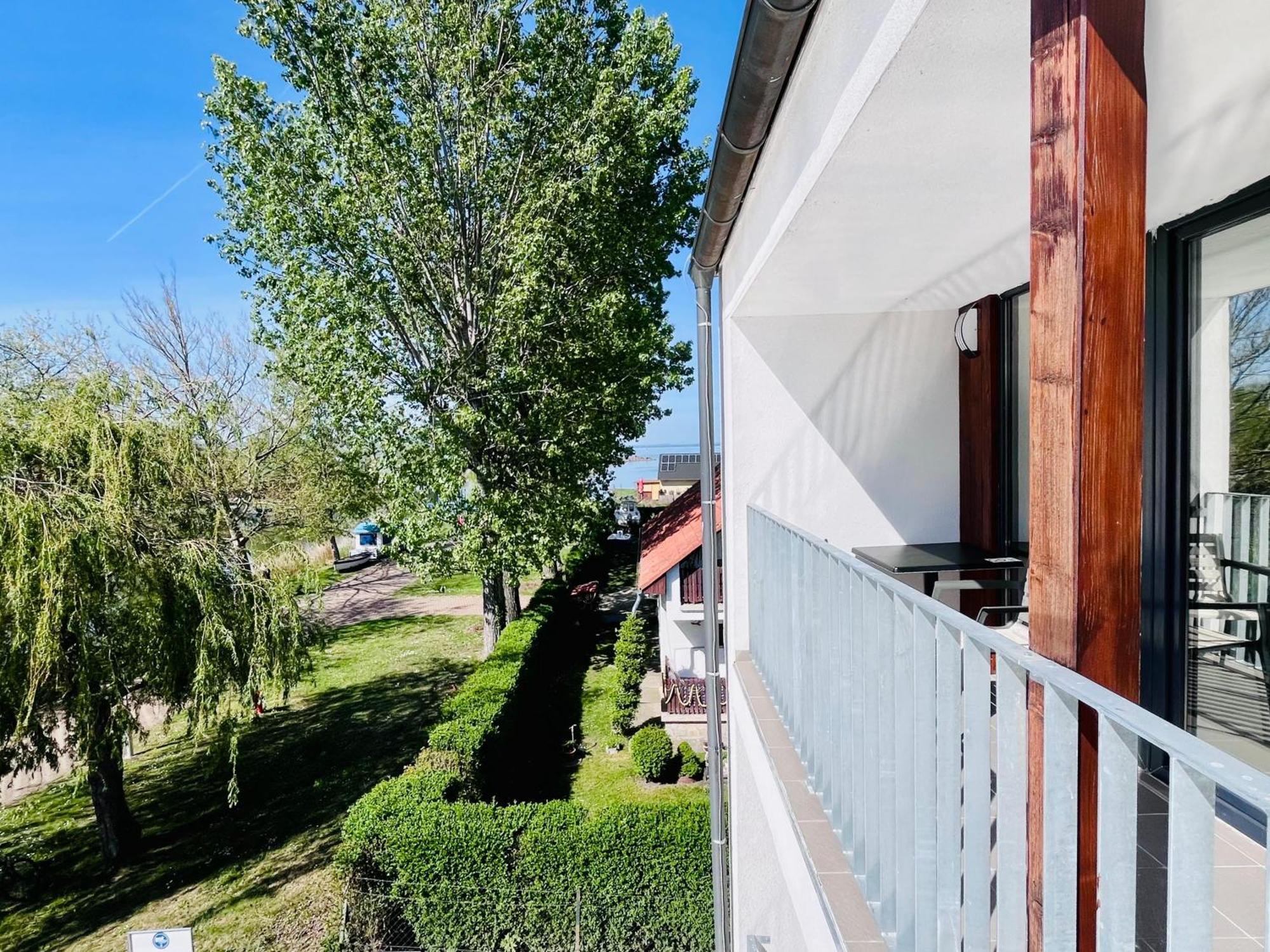 Port Etterem&Panzio Bed & Breakfast Balatonmariafurdo Exterior photo