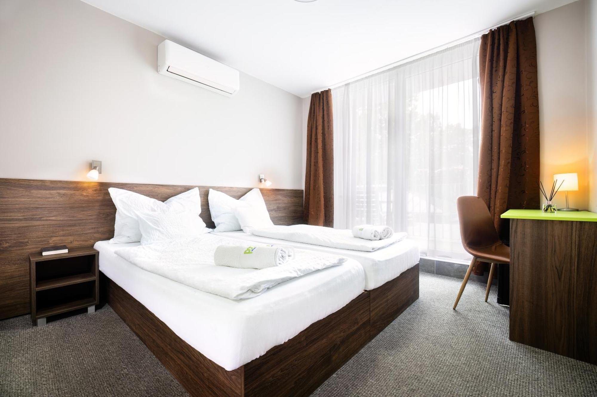 Port Etterem&Panzio Bed & Breakfast Balatonmariafurdo Exterior photo