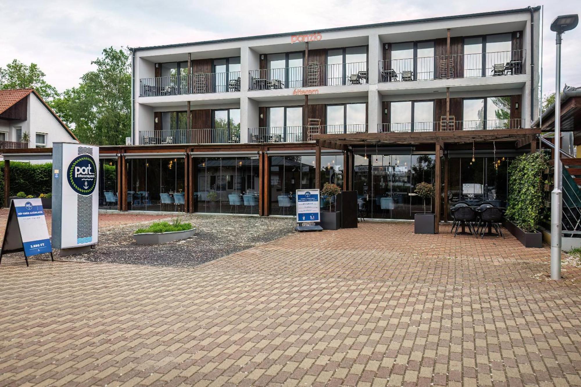 Port Etterem&Panzio Bed & Breakfast Balatonmariafurdo Exterior photo
