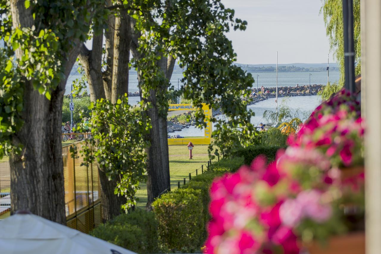 Port Etterem&Panzio Bed & Breakfast Balatonmariafurdo Exterior photo