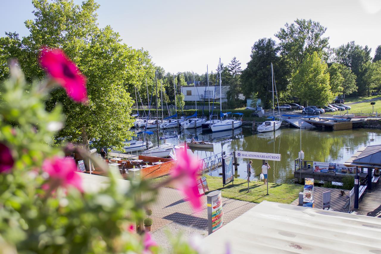 Port Etterem&Panzio Bed & Breakfast Balatonmariafurdo Exterior photo